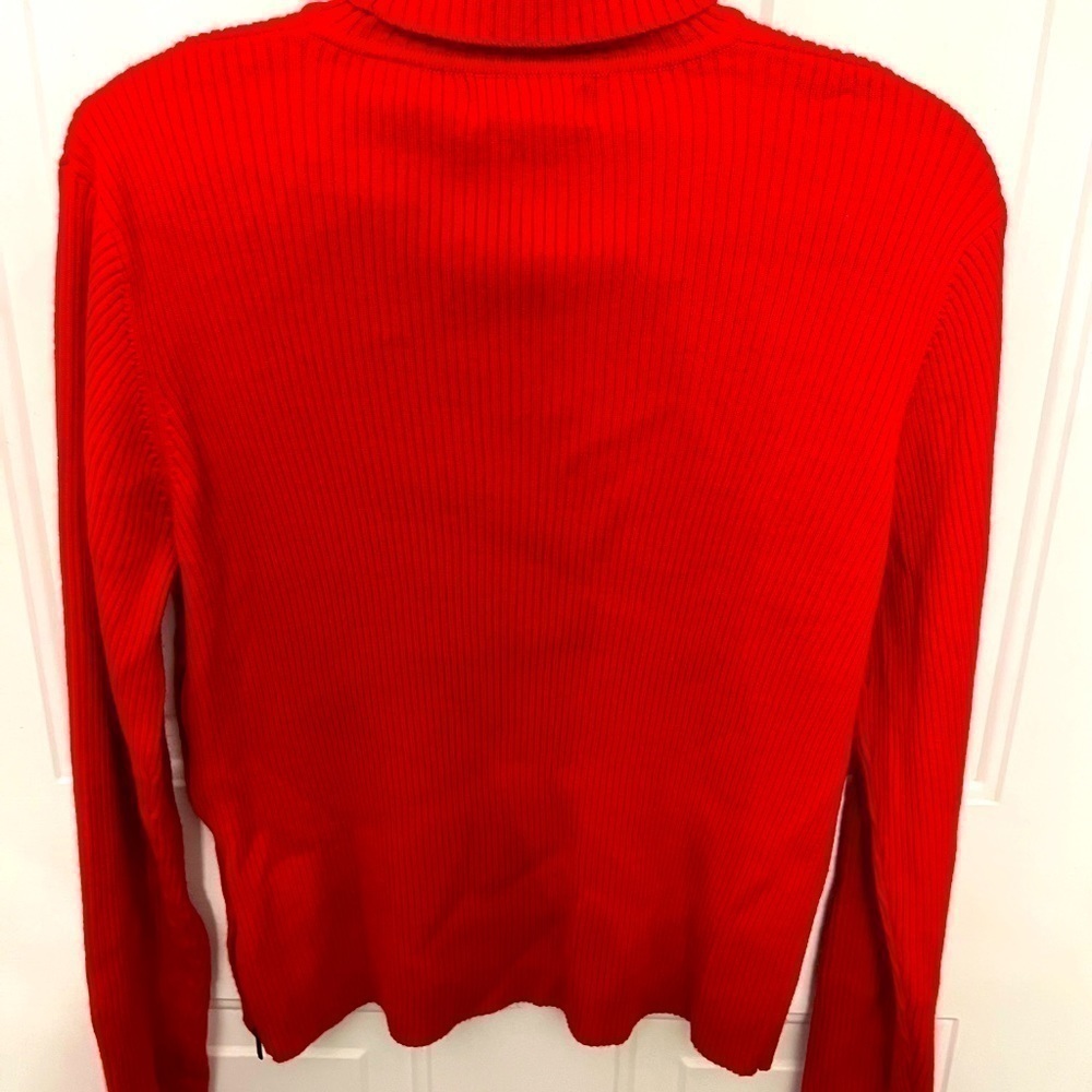 Kate Hill casual red ribbed turtleneck. Black zipper on left side and sleeve